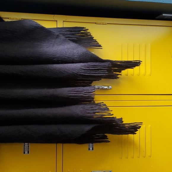 Lauren Conrad fringe blanket shawl - Picture 4 of 8